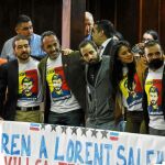 Daniel Ceballos (segundo por la izquierda) junto a otros opositores excarcelados fueron homenajeados ayer en el Parlamento venezolano