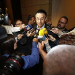 Josep Maria Bartomeu, atendiendo a los medios en San Francisco
