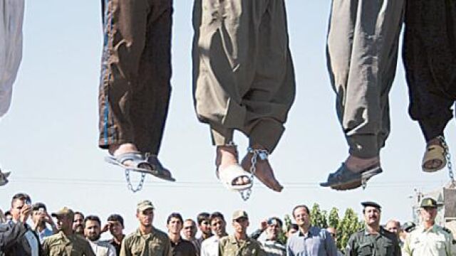 Irán condena a muerte a dos menores
