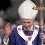 EMOCIÓN Aplausos y lágrimas se sucedieron a lo largo de la misa del Miércoles de Ceniza, la última Eucaristía pública del Papa