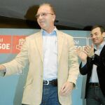 Tomás Gómez y Manuel González Rojo, en el acto de ayer en San Fernando