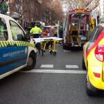 Herido grave un motorista tras colisionar con dos turismos en la calle Atocha