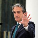 El ministro de Fomento, Íñigo de la Serna, durante su asistencia a un desayuno informativo organizado por Europa Press, en el madrileño Hotel Intercontinental