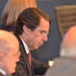 El expresidente del Gobierno español, José María Aznar (i), en una imagen de la semana pasada