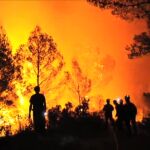 ¿Cómo es un incendio desde dentro? Un bombero con una cámara al hombro nos lo muestra