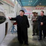 El líder de Corea del Norte, Kim Jong Un, ayer durante una vista a un aeródromo