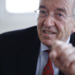 Miguel Ángel Fernández Ordóñez: «Se pudo hacer más para evitar la caída de las cajas, pero eso es melancolía»
