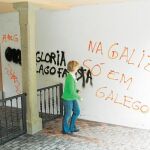 Lago tiene que ver cada vez que entra en casa insultos en la fachada