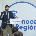 La Razón. El presidente de la Comunidad, Fernando López Miras, ayer durante la presentación del nuevo programa educativo murciano «Conoce tu Región»