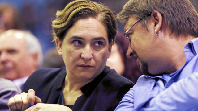 Colau junto a su candidato Xavier Doménech