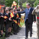 León rinde homenaje a la bandera de España en la celebración de la Semana de las Fuerzas Armadas