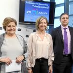 La consejera de Familia, Alicia García, junto a Pilar Rodríguez y Jesús Fuertes, en la inauguración de las jornadas