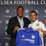 Pedro, junto al director técnico Michael Emenalo