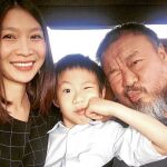 El artista, junto a su hijo de seis años y su pareja