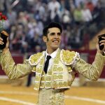 Talavante pasea las dos orejas cortadas a su primer toro, el pasado 11 de octubre