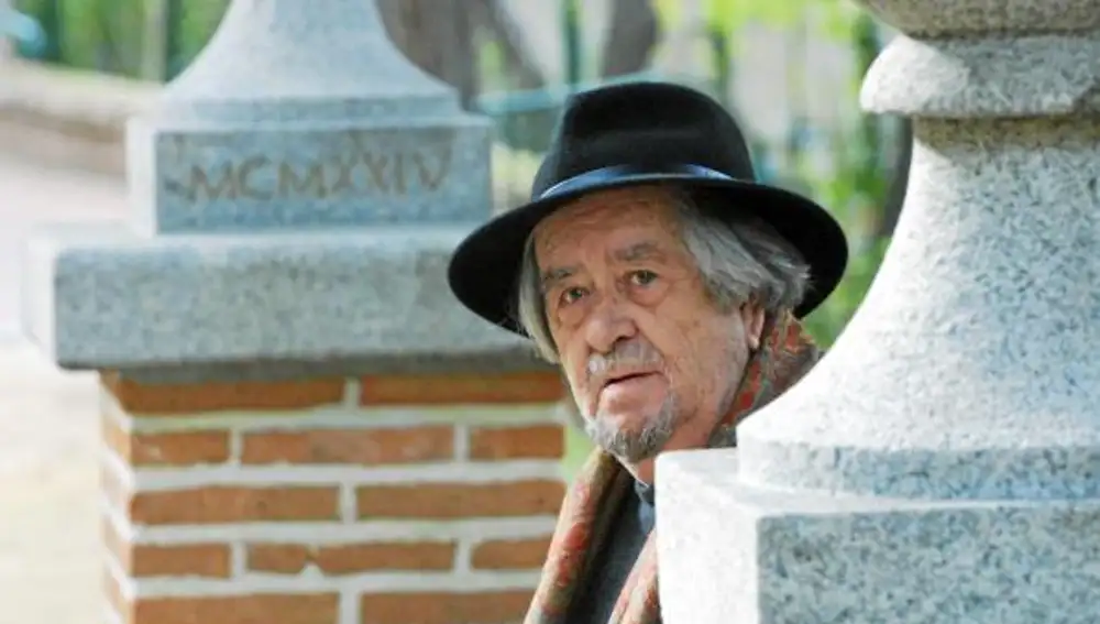Carlos Edmundo de Ory siempre iba tocado con su sombrero