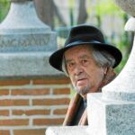 Carlos Edmundo de Ory siempre iba tocado con su sombrero