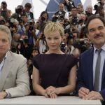 Michael Douglas, Carey Mulligan y Oliver Stone, en Cannes