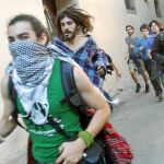 Las correrías de los antisistema han motivado una lluvia de críticas dirigida al titular de Interior, Joan Saura, por su gestión al frente de la policía autonómica.