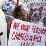 Un grupo de cristianos paquistaníes se manifiesta a favor de Asia Bibi y exige que se cambie la ley de blasfemia, en Karachi