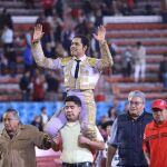 El mexicano José Luis Angelino sale a hombros de la Monumental de México