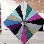 «Dulce exorcista», de Jim Lambie, una de las piezas de la exposición