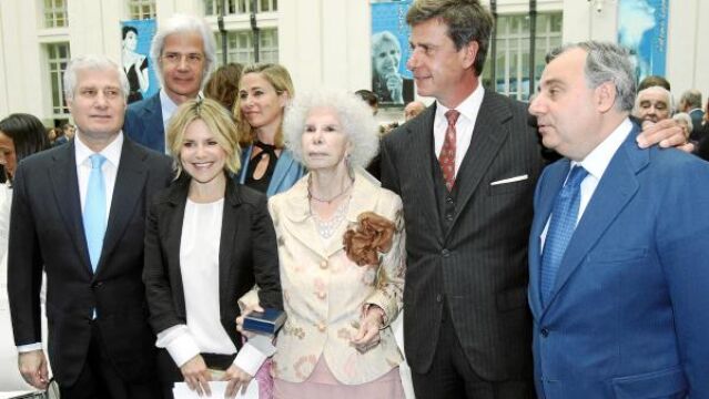 La Duquesa de Alba estuvo acompañada por cinco de sus hijos