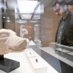 La exposición reúne un total de 400 piezas procedentes del Louvre, algunas tan insólitas como el grupo de babuinos del templo de Luxor