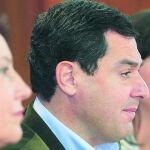 Juanma Moreno, Loles López (dcha.) y Carmen Crespo, durante la presentación de las medidas para el actual período de sesiones