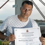 Fernando Julián de Mier, quien era hace un año guardia de seguridad del mercado de la Boquería, fue condecorado por la Policía Nacional por su atención a las víctimas / Shooting