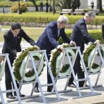 El ministro de Exteriores alemán, Frank-Walter Steinmeier; su homólogo nipón, Fumio Kishida; el secretario de Estado de EE. UU., John Kerry; el ministro de Exteriores británico, Philip Hammond; su homólogo canadiense, Stephane Dion, y la jefa de la diplomacia europea, Federica Mogherini