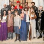 Los actores tienen su réplica en los dibujos de un juego de cartas