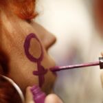 Varios miles de personas se han reunido en Pamplona para mostrar su rechazo a la sentencia que ha condenado a los cinco miembros de la 'Manada' por un delito de abuso y no por agresión sexual. EFE/Villar López