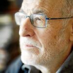 Joan Solà era Catedrático Emérito de Lengua Catalana por la Universidad de Barcelona