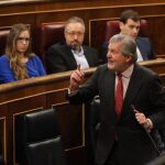 El ministro de Cultura, Íñigo Méndez de Vigo, responde a una pregunta formulada por el diputado de En Comú Podem Joan Mena. EFE/Ballesteros