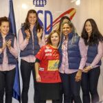 Soraya Saénz de Santamaría con la Selección femenina de balonmano