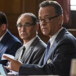 Tom Hanks, como James Donovan, Mark Rylance como Rudolf Abel y Billy Magnusson como Douglas Forrester.