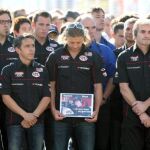 El Rey preside un emotivo minuto de silencio en Alcañiz en recuerdo de Tomizawa