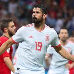 Diego Costa celebra uno de sus dos tantos anotados ayer ante Portugal / Efe
