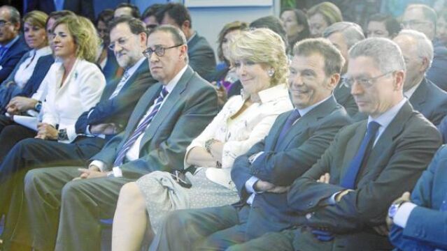 De izqda. a dcha, Edmundo Rodríguez, María Dolores de Cospedal, José Creuheras, Ana Botella, Mariano Rajoy, Mauricio Casals, Esperanza Aguirre, Joaquín Parera y Alberto Ruiz-Gallardón