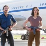 Un fotograma del filme de José Padilha «7 días en Entebbe», con Daniel Brühl y Rosamunde Pike