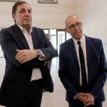 El consejero de Sanidad, Antonio María Sáez, participa en el acto «Premios por la vida», junto a él, el presidente de la Federación de Donantes de Sangre de Castilla y León, Jesús Murias