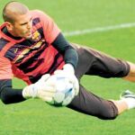 Víctor Valdés, durante el entrenamiento de ayer en el Allianz Arena