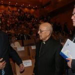 El consejero Sáez Aguado, y el director gerente del Hospital Clínico de Valladolid, Francisco Javier García Vadillo, saludan al cardenal arzobispo de Valladolid, Ricardo Blázquez