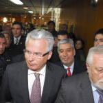 El juez español Baltasar Garzón y el secretario de Derechos Humanos, Eduardo Luis Duhalde