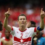 Stephan Lichtsteiner celebra el triunfo de Suiza ante Albania.