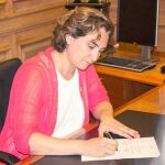 La alcaldesa de Barcelona presume de transparencia informando en Facebook de la reunión con Isidro Fainé para abordar el problema de la vivienda