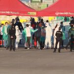 Llegada de los inmigrantes al puerto de Valencia. @ Cipriano Pastrano