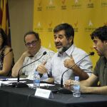 (De i a d) La coordinadora internacional de la ANC, Liz Castro; el presidente de Òmnium Cultural, Quim Torra; el presidente de la ANC, Jordi Sànchez; y el coordinador de movilización de la ANC, Josep Sabaté, durante la presentación esta mañana en Barcelona de los detalles de la' Vía Lliure'