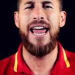 Sergio Ramos cantando el himno